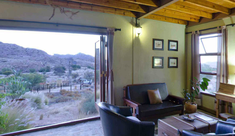 Klein-Aus Vista Desert Horse Inn エクステリア 写真
